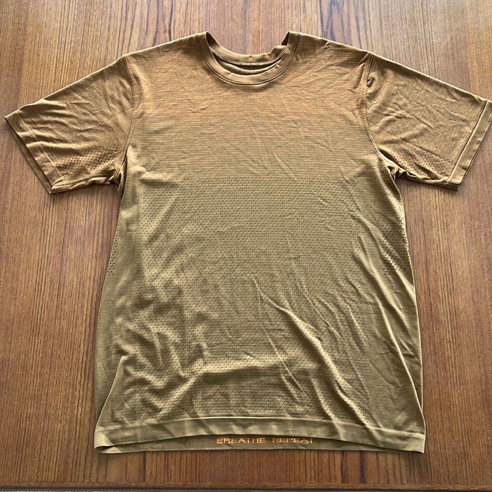 Lululemon Men’s Medium Metal Vent Breathe Tee